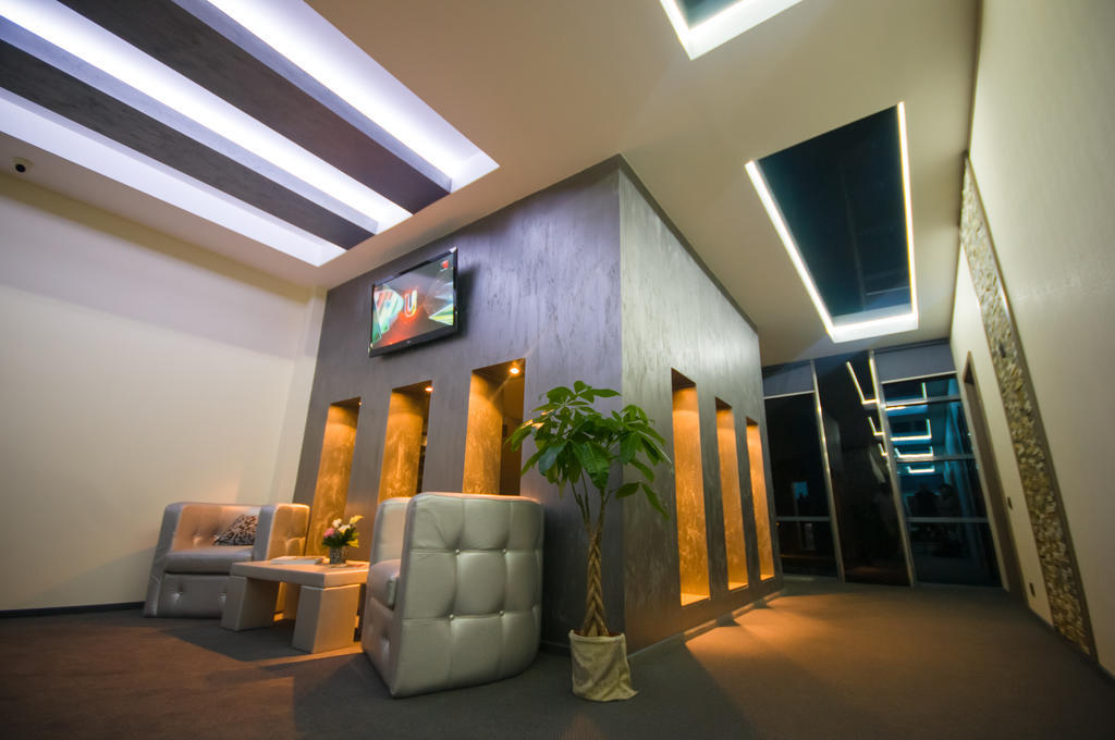 Hotel Aqua Târgu Jiu Esterno foto