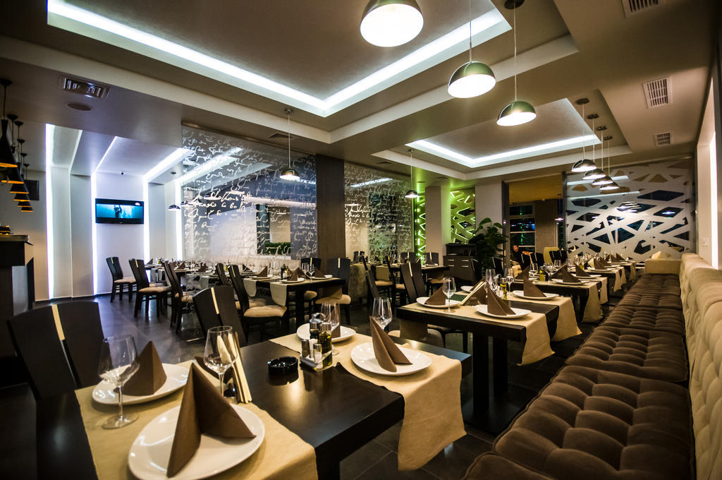 Hotel Aqua Târgu Jiu Esterno foto